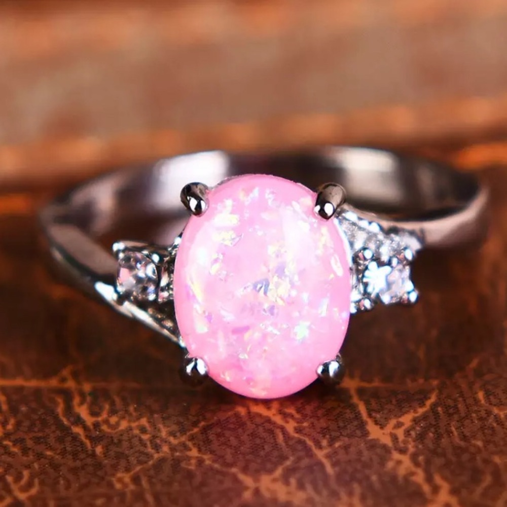 BRAND NEW.925SS OVAL CUT PINK OPAL RING